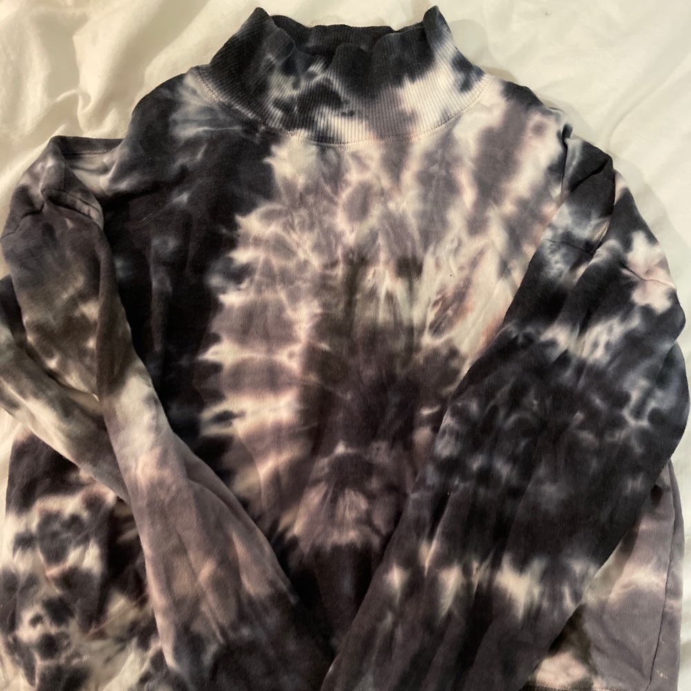 Tie-Dye Cropped Long Sleeved Shirt